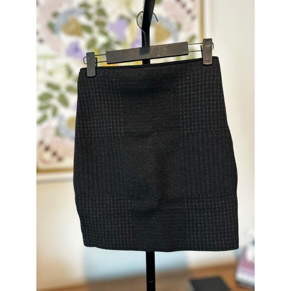 Theory Mini Pencil Knit Wool Skirt in Black Houndstooth Print Size Small - Picture 3 of 8